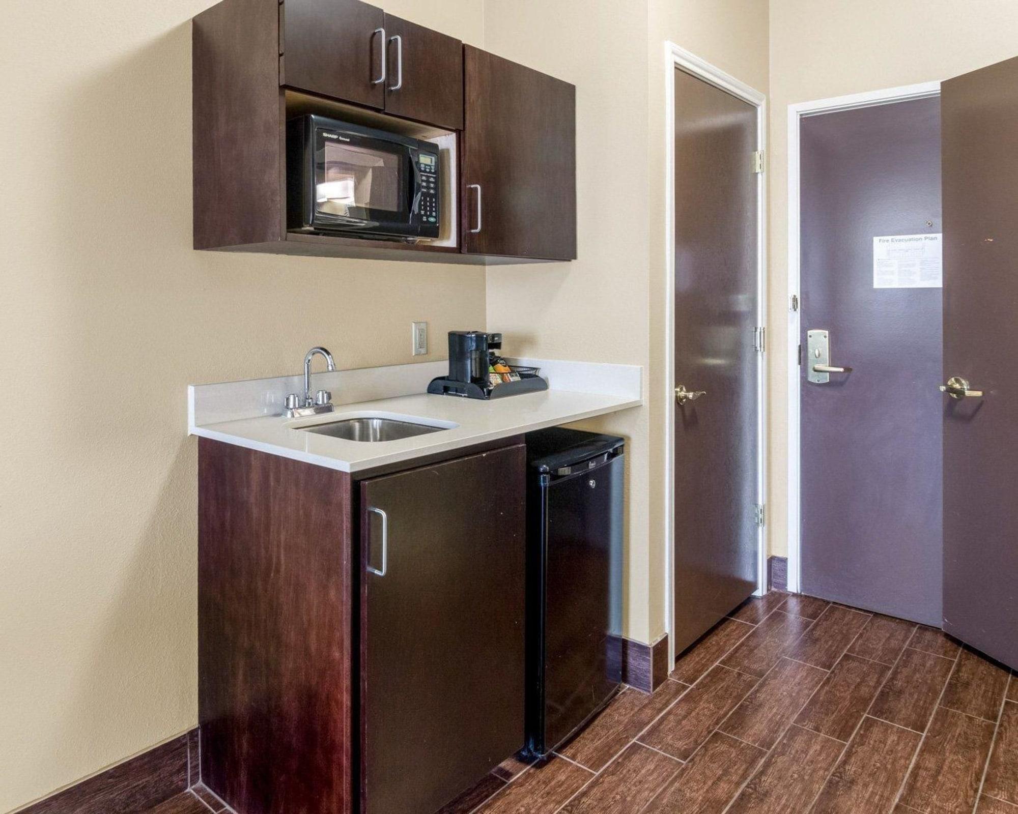 Comfort Suites Odessa Exterior foto